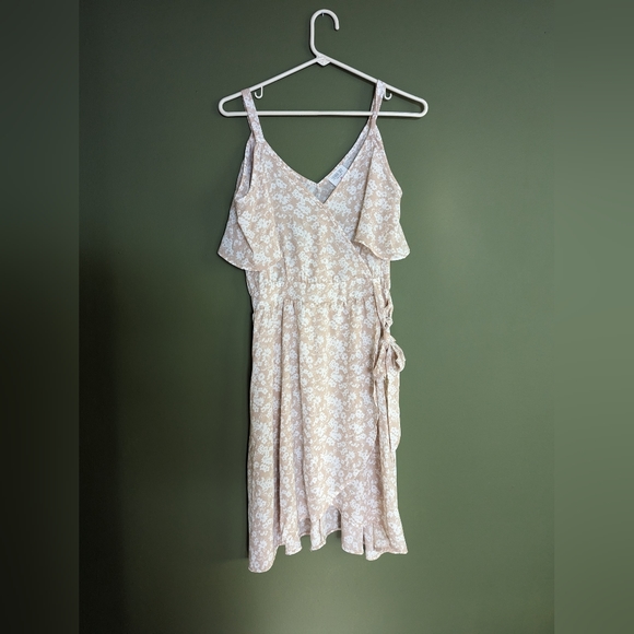 Sienna Sky size M cold shoulder side tie summer dress - Picture 4 of 4